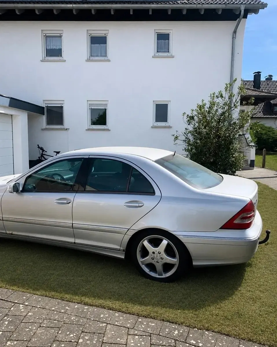 Gebraucht Mercedes C220 143 PS (105 kW) 2003 Silber Limousine