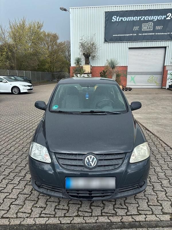Usado VW Fox 54 HP (39 kW) 2005 Cinzento Citadino
