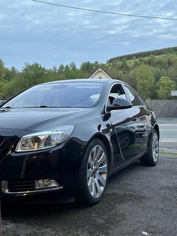 Usado Opel Insignia 160 HP (117 kW) 2008 Preto Sedan