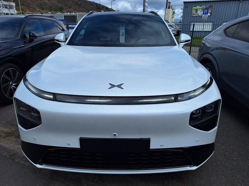 Neu XPENG G9 258 kW (351 PS) 2026 Weiß SUV