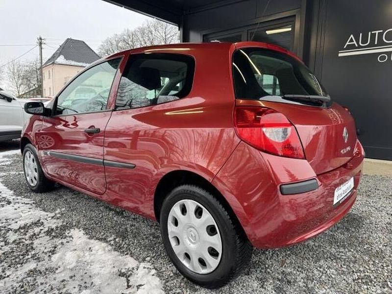 Gebraucht Renault Clio II 75 PS (55 kW) 2007 Rot Kleinwagen