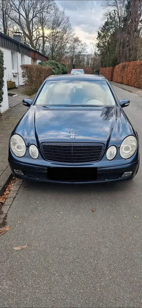 Gebraucht Mercedes E220 150 PS (110 kW) 2002 Blau Limousine