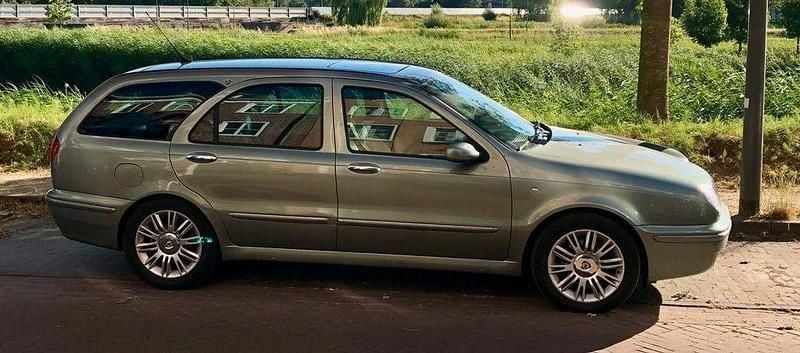 Andere farben Gebraucht 2005 Lancia Lybra Kombi | 3.000 € - Bild 1/4