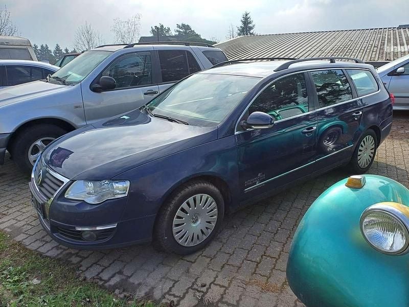 Blau Gebraucht 2007 VW Passat Comfortline Kombi | 450 € (Superpreis) - Bild 1/4