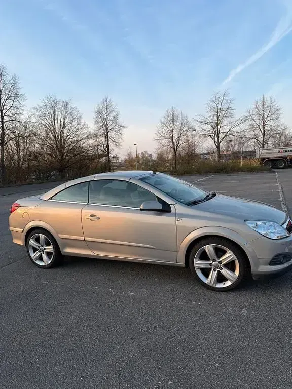 Gebraucht Opel Astra Cabriolet Edition 140 PS (102 kW) 2008 Silber Cabrio