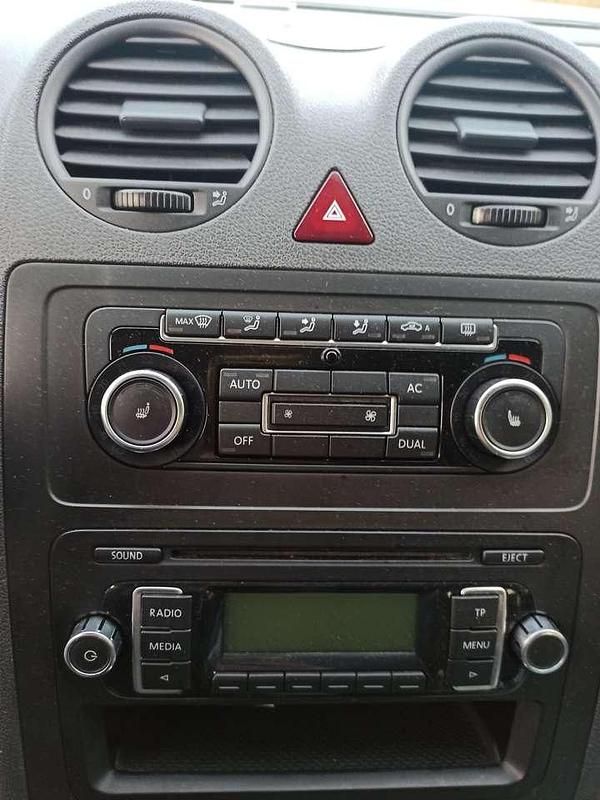 Gebraucht VW Caddy 102 PS (75 kW) 2011 Schwarz Van / Kleinbus