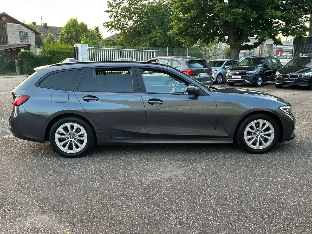 Gebraucht BMW 318 Advantage 136 PS (100 kW) 2020 Mineralgrau Kombi
