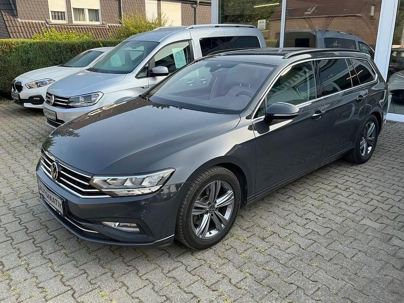 Grau Gebraucht 2021 VW Passat Kombi | 18.950 € (Fairer Preis) - Bild 1/4