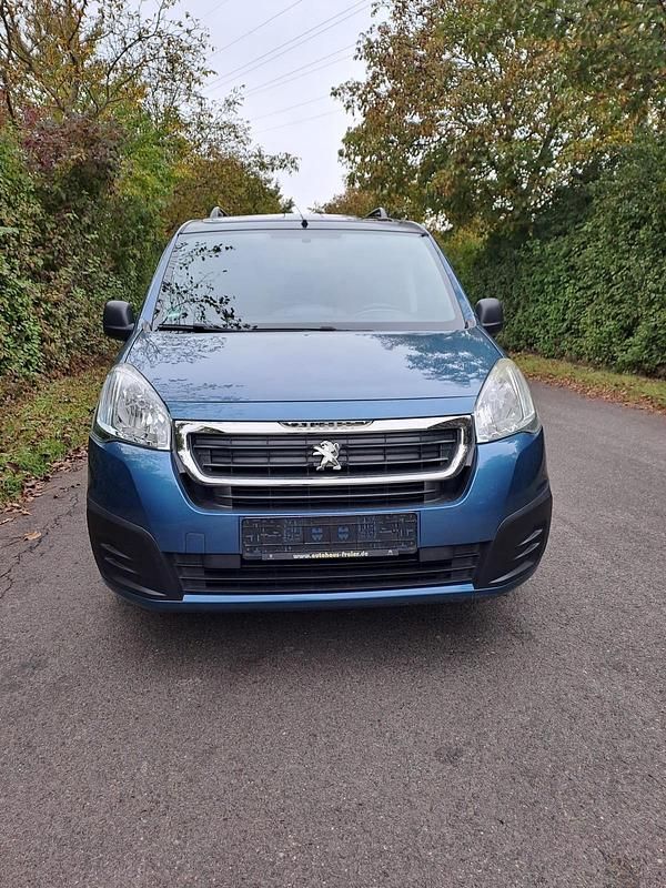 Gebraucht Peugeot Partner Tepee 98 PS (72 kW) 2017 Blau Van / Kleinbus