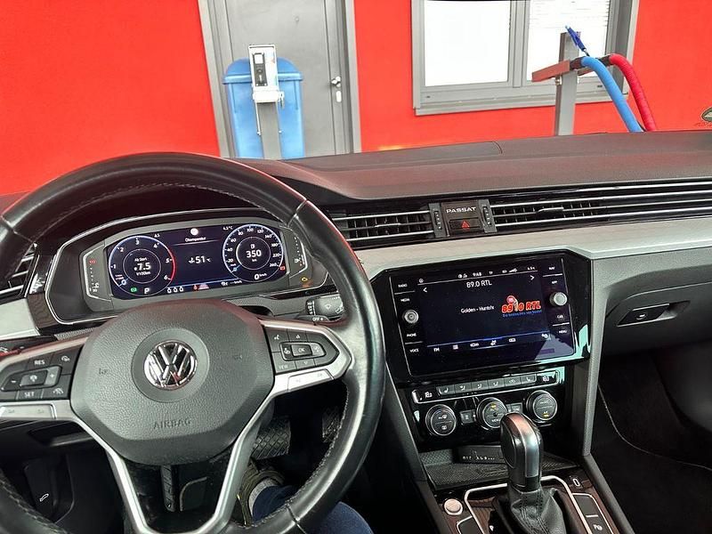 Gebraucht VW Passat Business 190 PS (139 kW) 2020 Blau Kombi