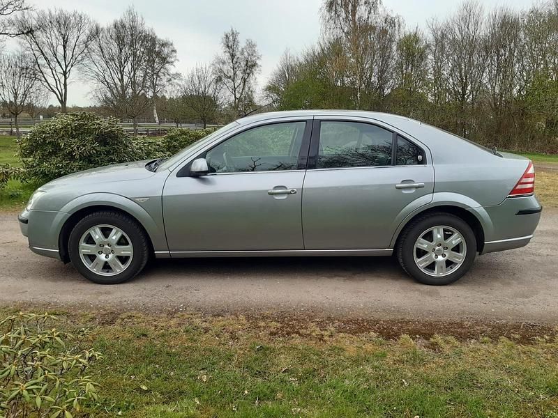 Gebraucht Ford Mondeo Ghia 115 PS (84 kW) 2006 Silber Limousine