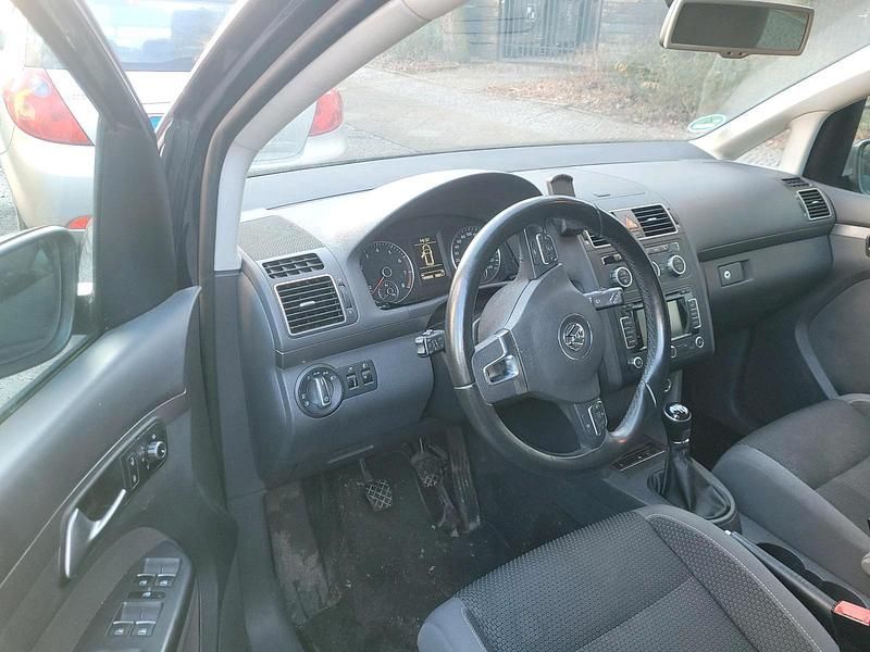 Blau Gebraucht 2015 VW Touran Van / Kleinbus | 6.200 € (Superpreis) - Bild 1/4