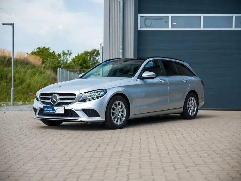 Gebraucht Mercedes C180 122 PS (89 kW) 2021 Silber Limousine