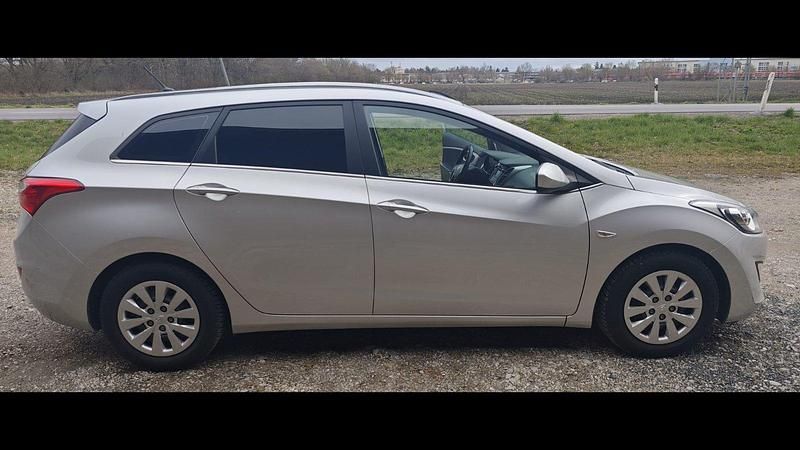 Gebraucht Hyundai i30 110 PS (80 kW) 2016 Silber Kombi