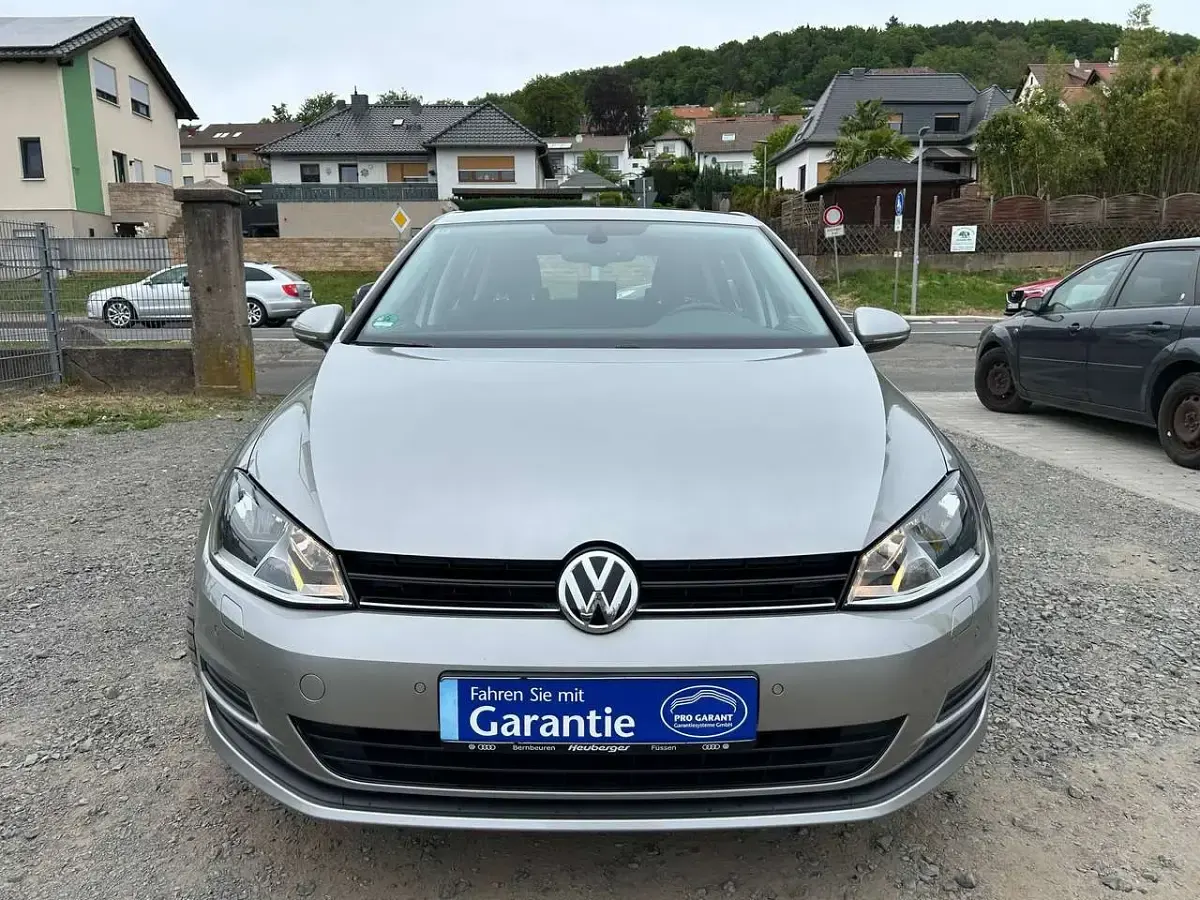 Gebraucht VW Golf VII Trendline 110 PS (80 kW) 2015 Tungsten silver metallic Limousine