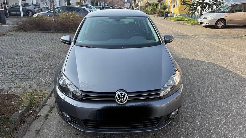 Gebraucht VW Golf VI Team 105 PS (77 kW) 2010 Grau Kleinwagen