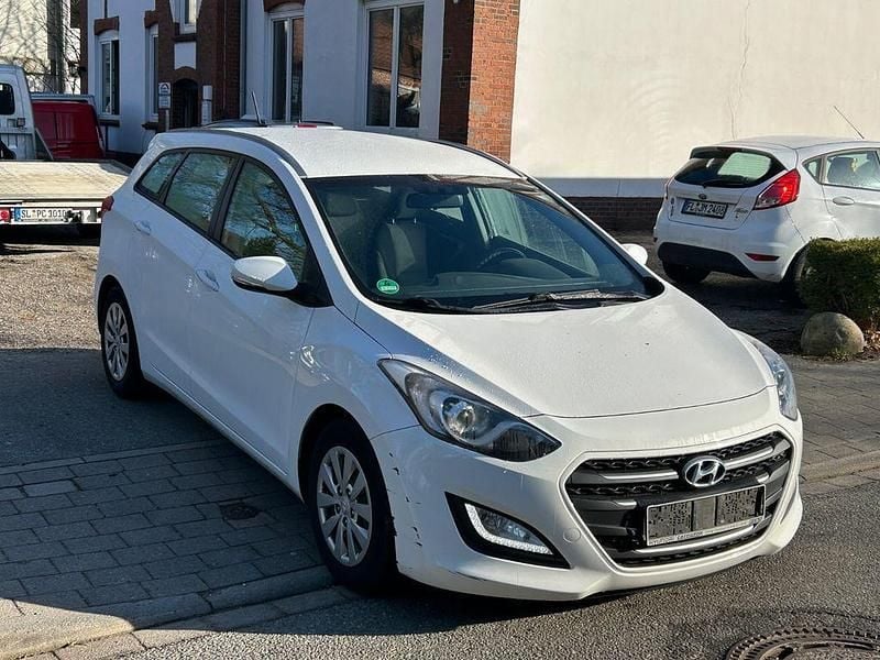 Gebraucht Hyundai i30 Trend 110 PS (80 kW) 2016 Weiß Kombi