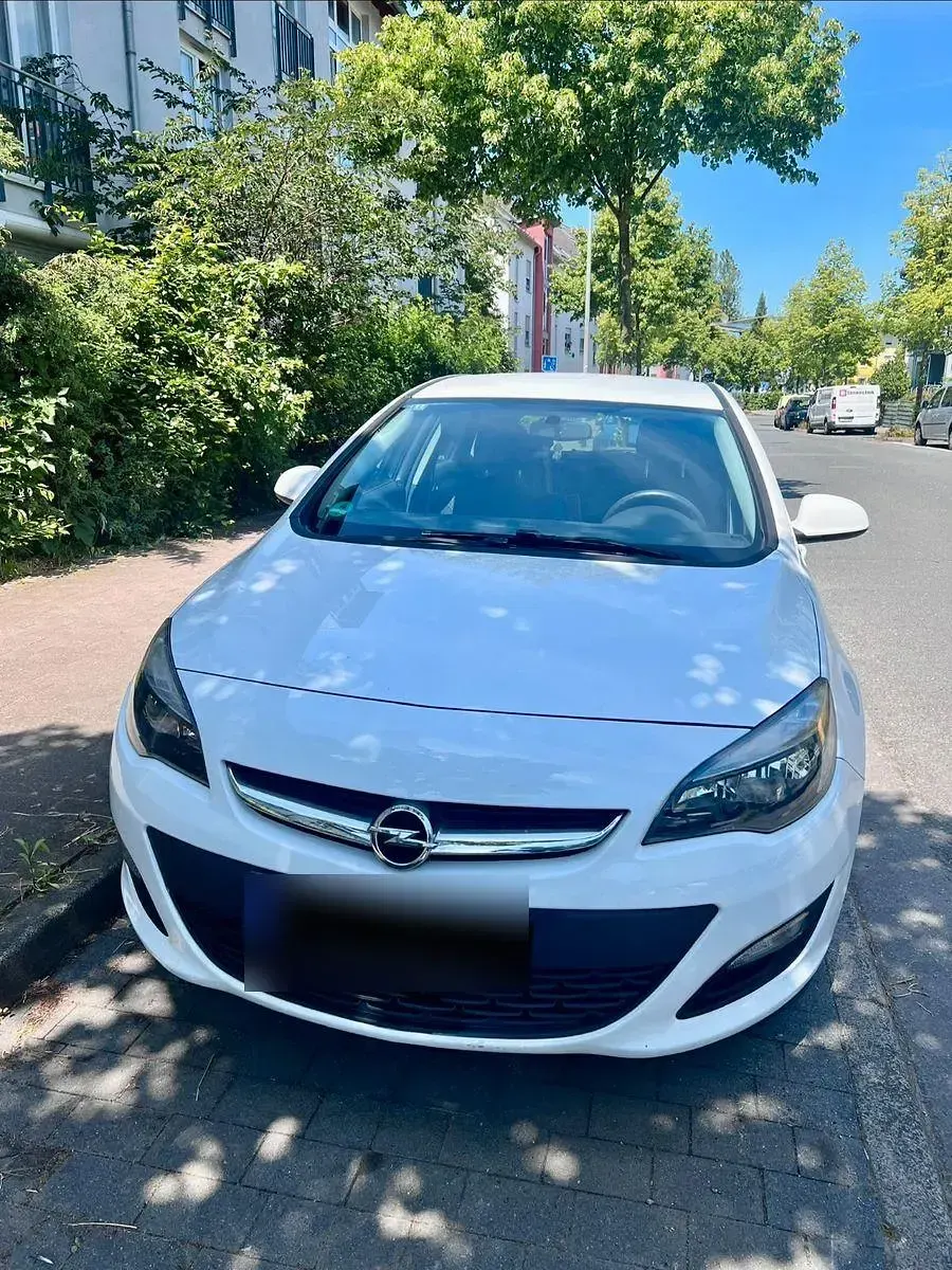 Gebraucht Opel Astra Edition 87 PS (63 kW) 2012 Weiß Limousine