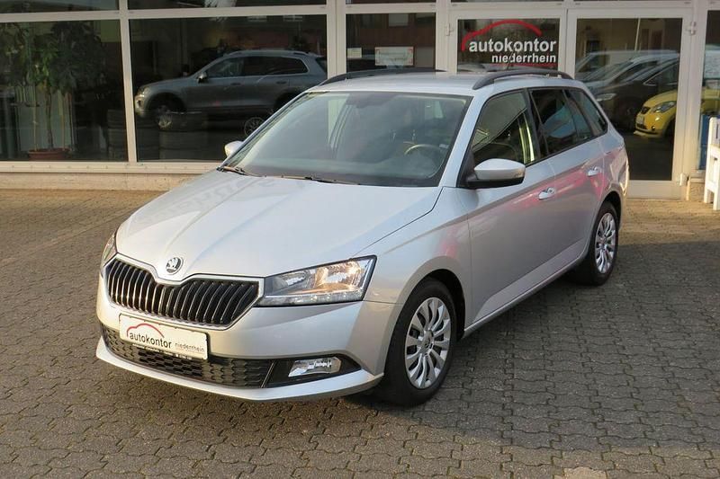 Silber Gebraucht 2022 Skoda Fabia Ambition Kombi | 12.999 € (Guter Preis) - Bild 1/4