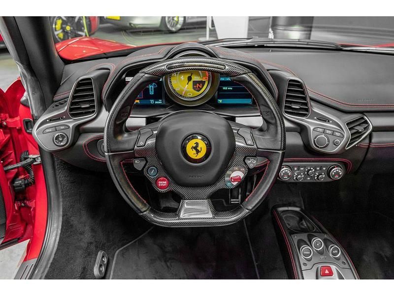 Gebraucht Ferrari 458 570 PS (419 kW) 2015 Rot Cabrio