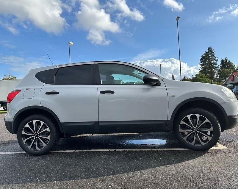 Grau Gebraucht 2009 Nissan Qashqai Acenta SUV | 3.000 € (Guter Preis) - Bild 1/4