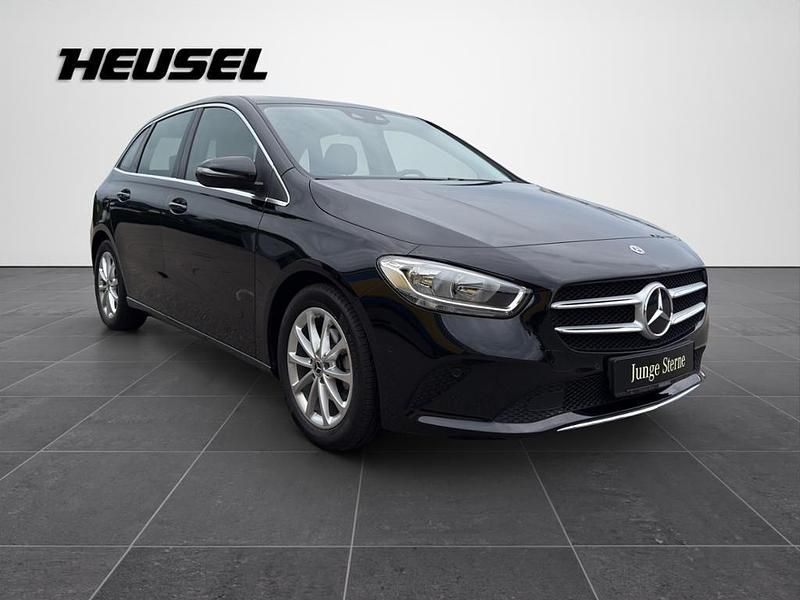 Gebraucht Mercedes B180 Progressive 136 PS (100 kW) 2022 Kosmosschwarz metallic Kleinwagen