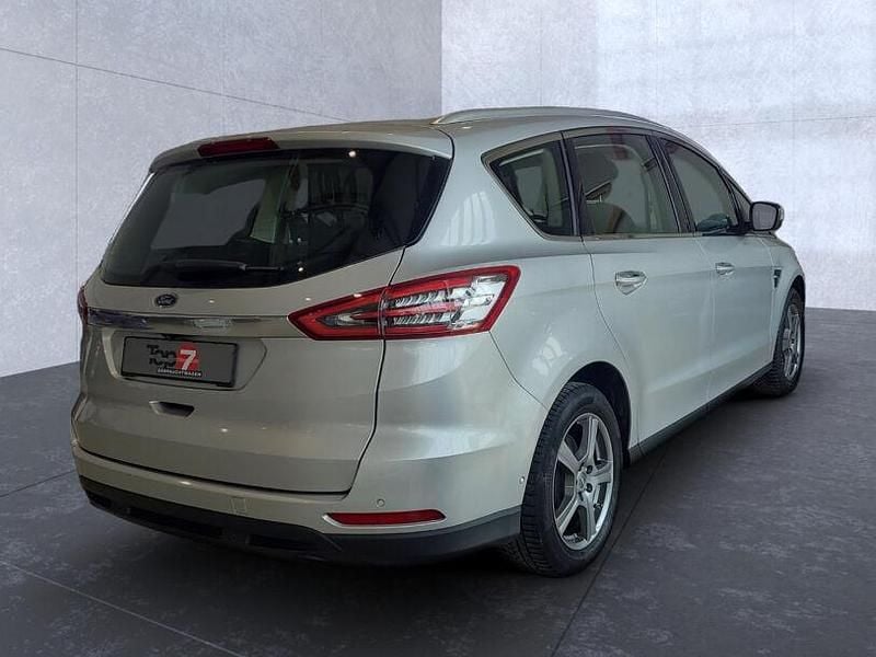 Gebraucht Ford S-MAX Titanium 165 PS (121 kW) 2019 Silber Van / Kleinbus