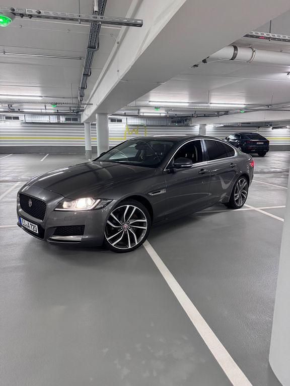 Gebraucht Jaguar XF Prestige 300 PS (220 kW) 2017 Grau Limousine