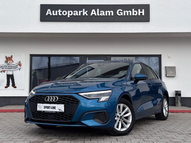 Atollblau metallic Gebraucht 2021 Audi A3 Sportback Basis Limousine | 20.999 € (Fairer Preis) - Bild 1/4