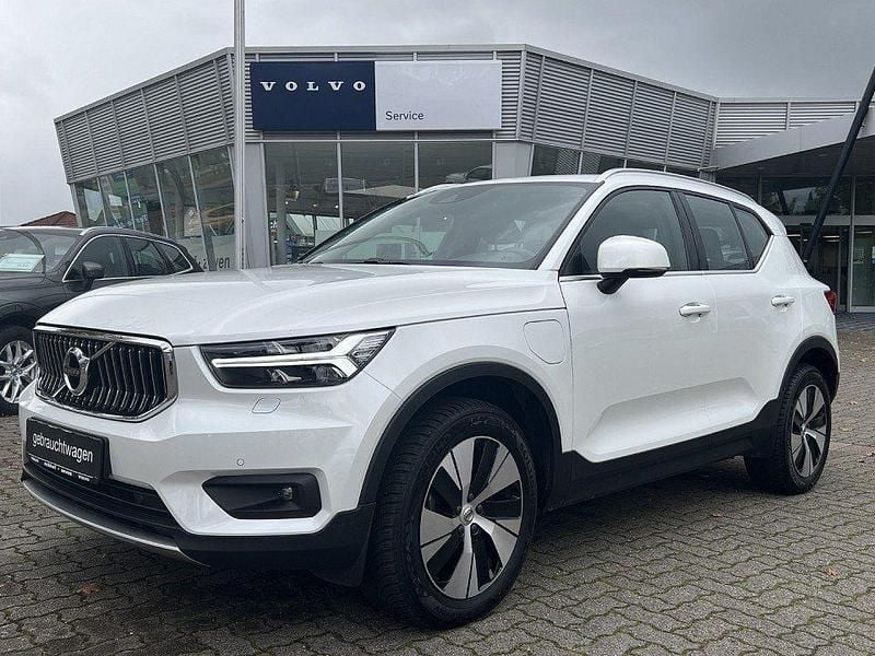 Weiß Gebraucht 2020 Volvo XC40 SUV | 27.880 € (Guter Preis) - Bild 1/4