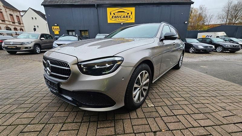 Silber Gebraucht 2021 Mercedes E220 Avantgarde Kombi | 30.290 € (Superpreis) - Bild 1/4