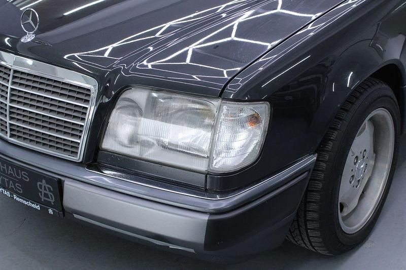 Gebraucht Mercedes 220 150 PS (110 kW) 1993 Schwarz Coupé