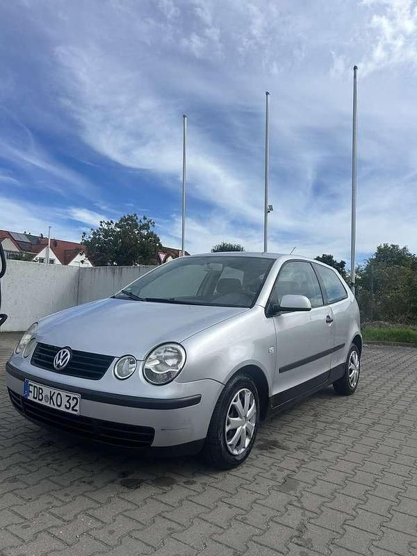 Silber Gebraucht 2003 VW Polo Basis Limousine | 1.600 € (Etwas zu teuer) - Bild 1/4