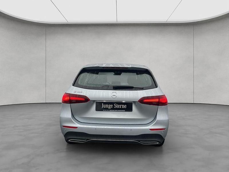 Gebraucht Mercedes B180 Advanced 136 PS (100 kW) 2025 Hightechsilber metallic Van / Kleinbus