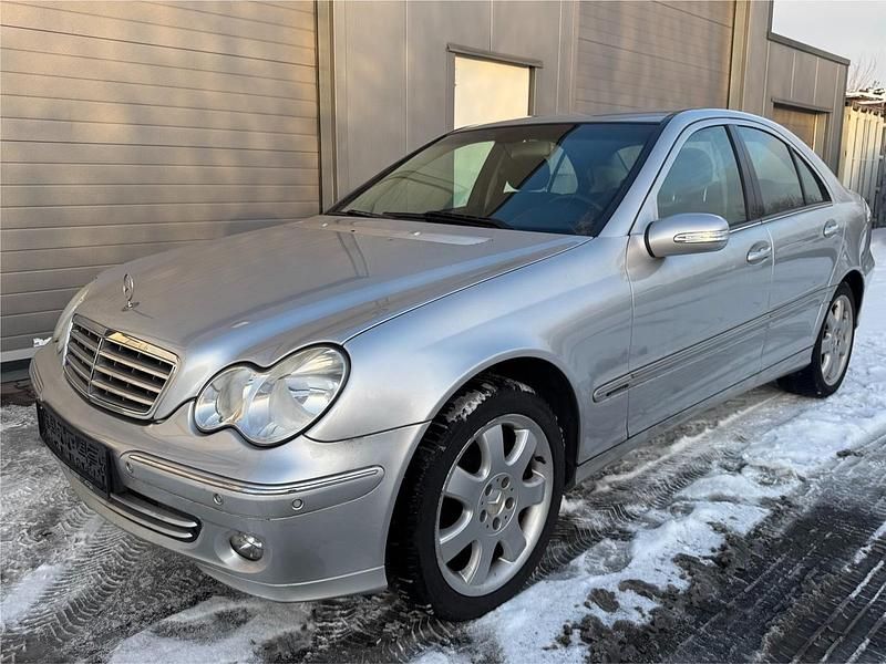 Silber Gebraucht 2004 Mercedes C180 Limousine | 3.499 € (Fairer Preis) - Bild 1/4
