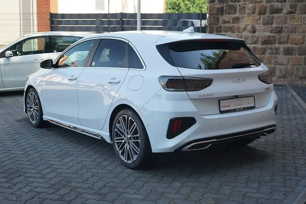 Gebraucht Kia Ceed GT-Line 160 PS (117 kW) 2023 Weiß Kleinwagen