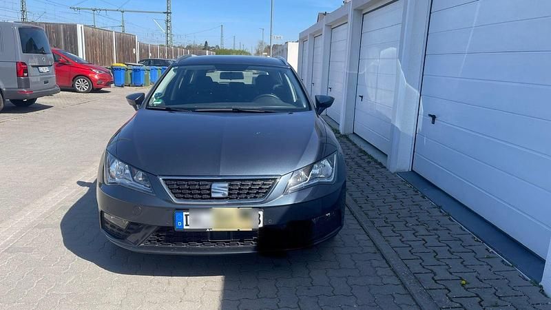 Grau Gebraucht 2020 Seat Leon Style Kombi | 15.500 € (Superpreis) - Bild 1/4