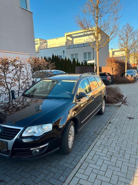 Schwarz Gebraucht 2010 VW Passat Comfortline Kombi | 5.700 € (Teuer) - Bild 1/3