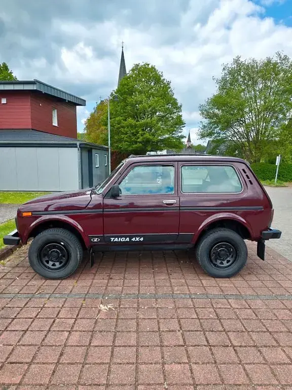 Gebraucht Lada Taiga 83 PS (61 kW) 2014 Rot SUV