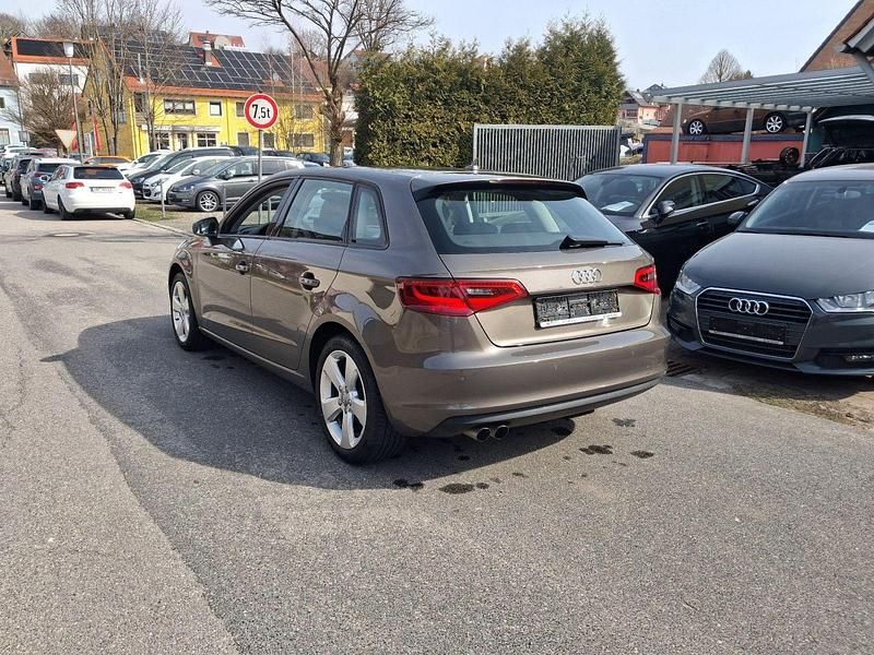Gebraucht Audi A3 Attraction 150 PS (110 kW) 2015 Grau Kombi