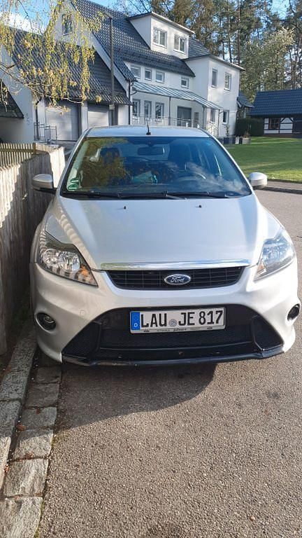 Gebraucht Ford Focus Viva 109 PS (80 kW) 2011 Silber Limousine
