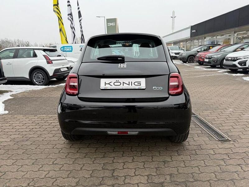 Gebraucht Fiat 500e 86 kW (118 PS) 2023 Onyx schwarz (10n) Limousine