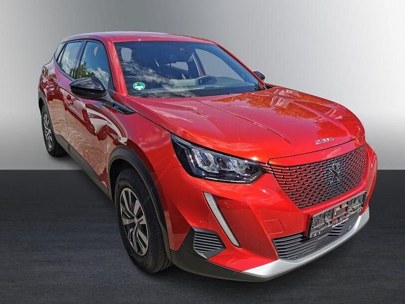 Gebraucht Peugeot e-2008 Active 100 kW (136 PS) 2023 Lackierung elixierrot/typ ver SUV