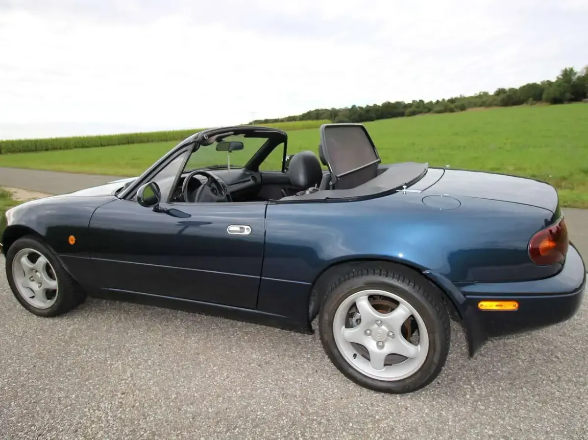 Gebraucht Mazda MX5 90 PS (66 kW) 1997 Blau Cabrio