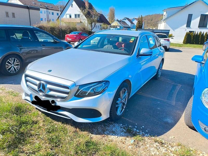Gebraucht Mercedes E220 194 PS (142 kW) 2018 Silber Kombi