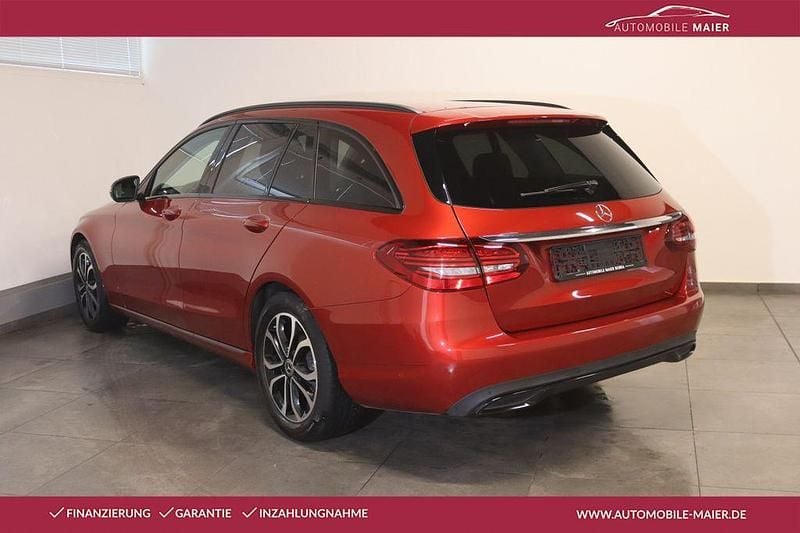 Gebraucht Mercedes C180 Avantgarde 156 PS (114 kW) 2018 Designo hyazinthrot Kombi