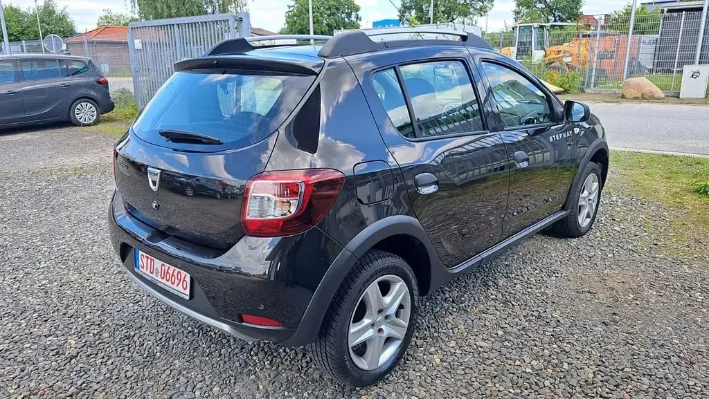 Używany Dacia Sandero Prestige 90 KM (66 kW) 2014 Czarny SUV
