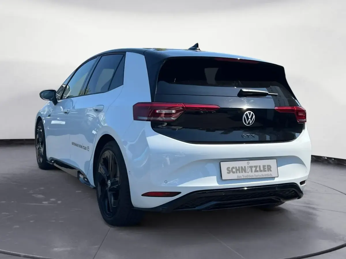 Gebraucht VW ID.3 GTX 210 kW (286 PS) 2025 Gletscherweiß schwarz (metallic) Kleinwagen