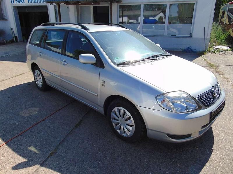 Gebraucht Toyota Corolla 110 PS (80 kW) 2002 Silber metalic Kombi