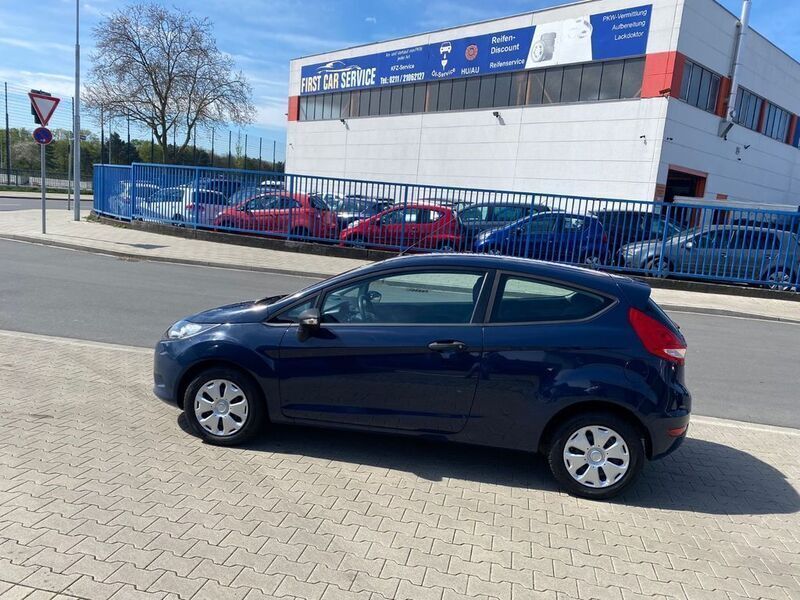 Gebraucht Ford Fiesta Ambiente 60 PS (44 kW) 2011 Blau Kleinwagen